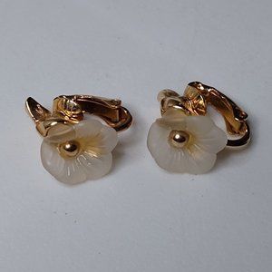 Vintage Avon Flower Clip On Earrings